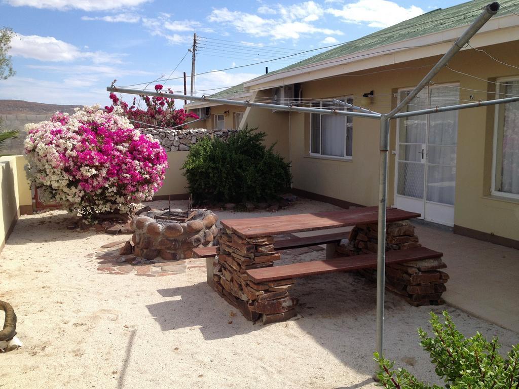 Brandberg Rest Camp Hotel Uis Quarto foto