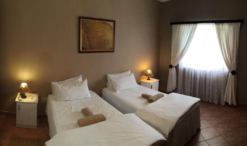 Brandberg Rest Camp Hotel Uis Quarto foto